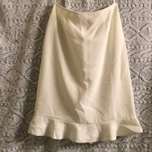 Le Suit Dresses & Skirts - Le Suit Petite White Flared Hem